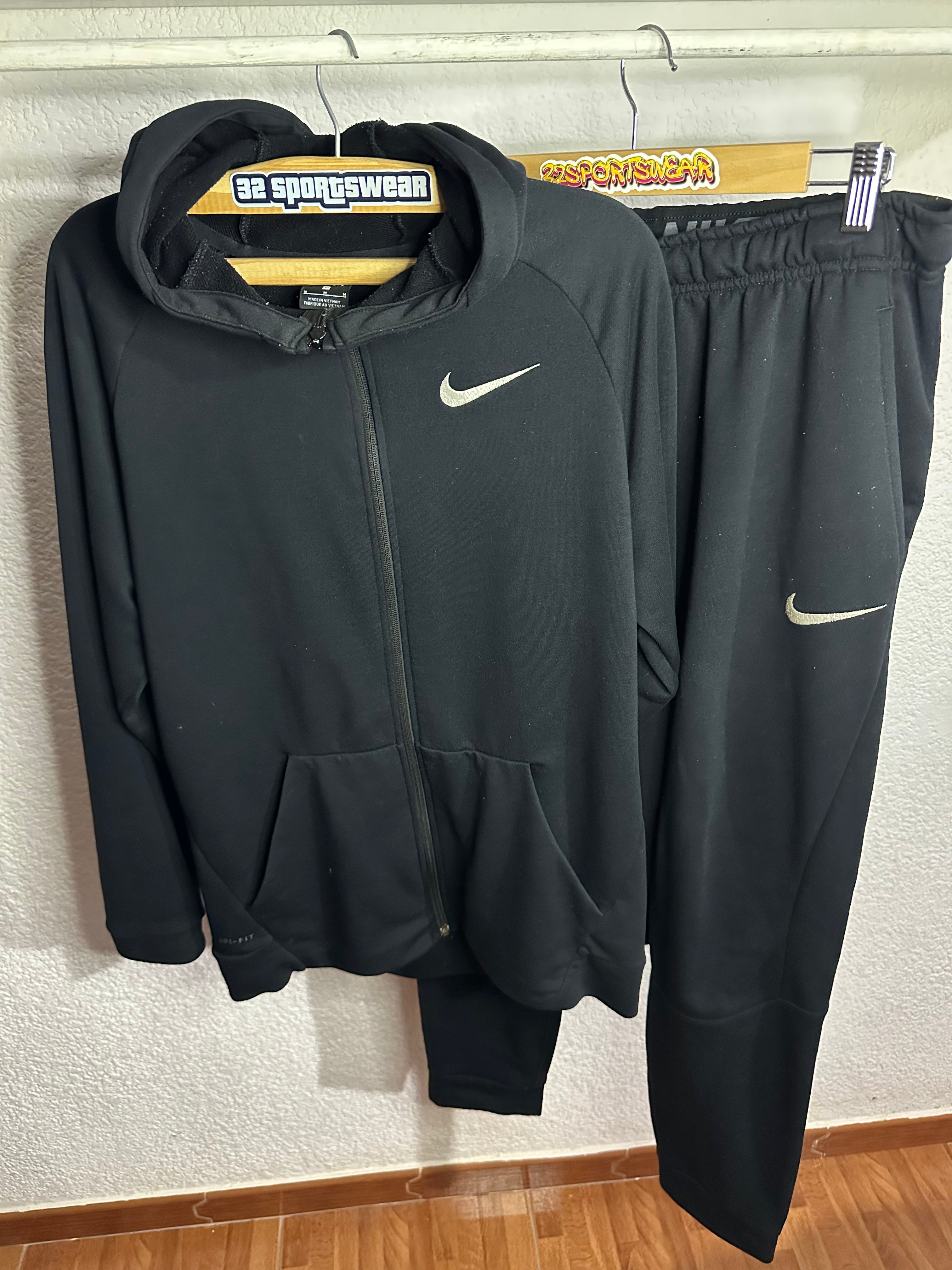 Conjunto deportivo Nike Dri-fit (M)