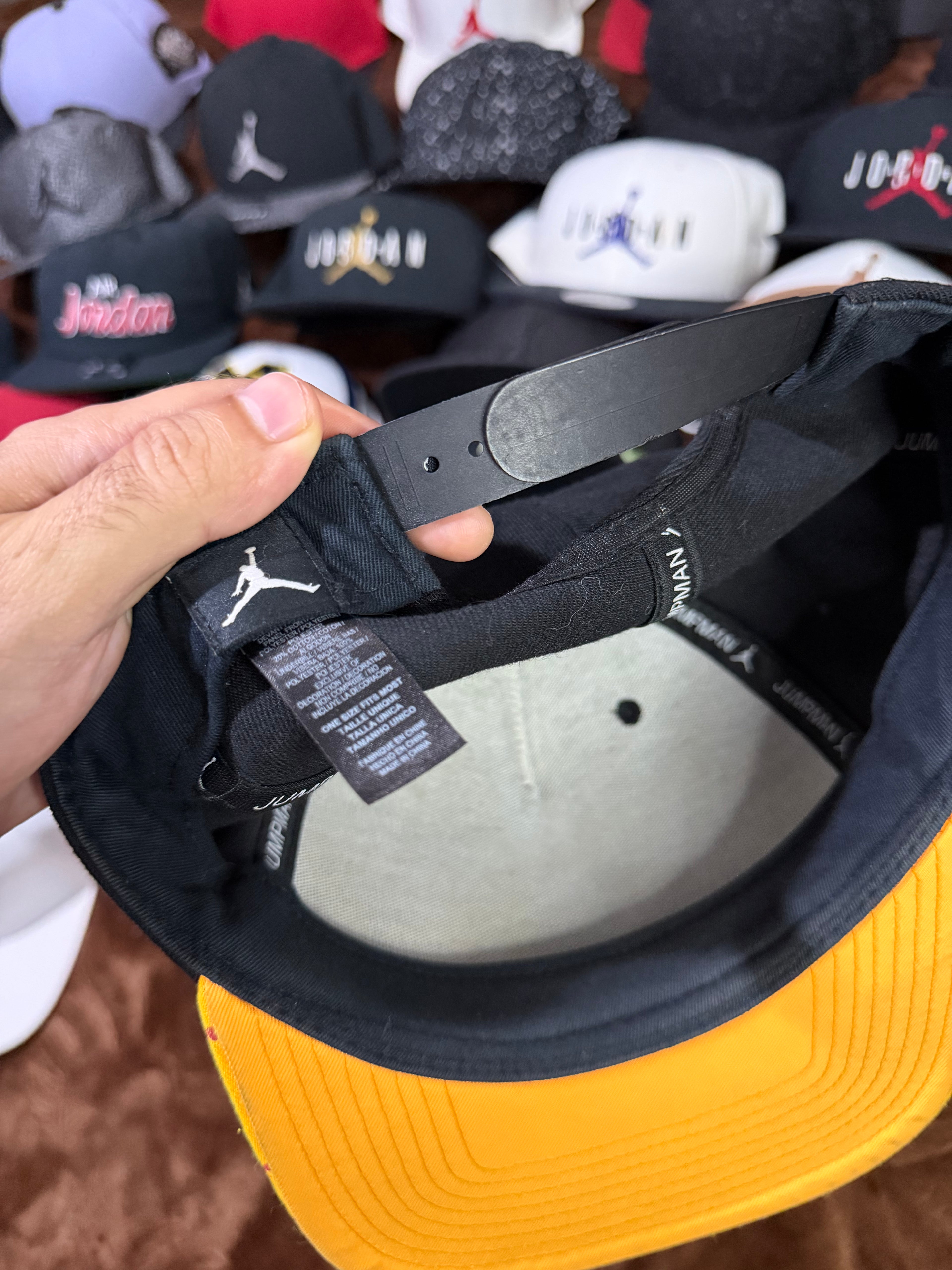 Gorra Jordan Retro 4 “Gray Flight”  🎨