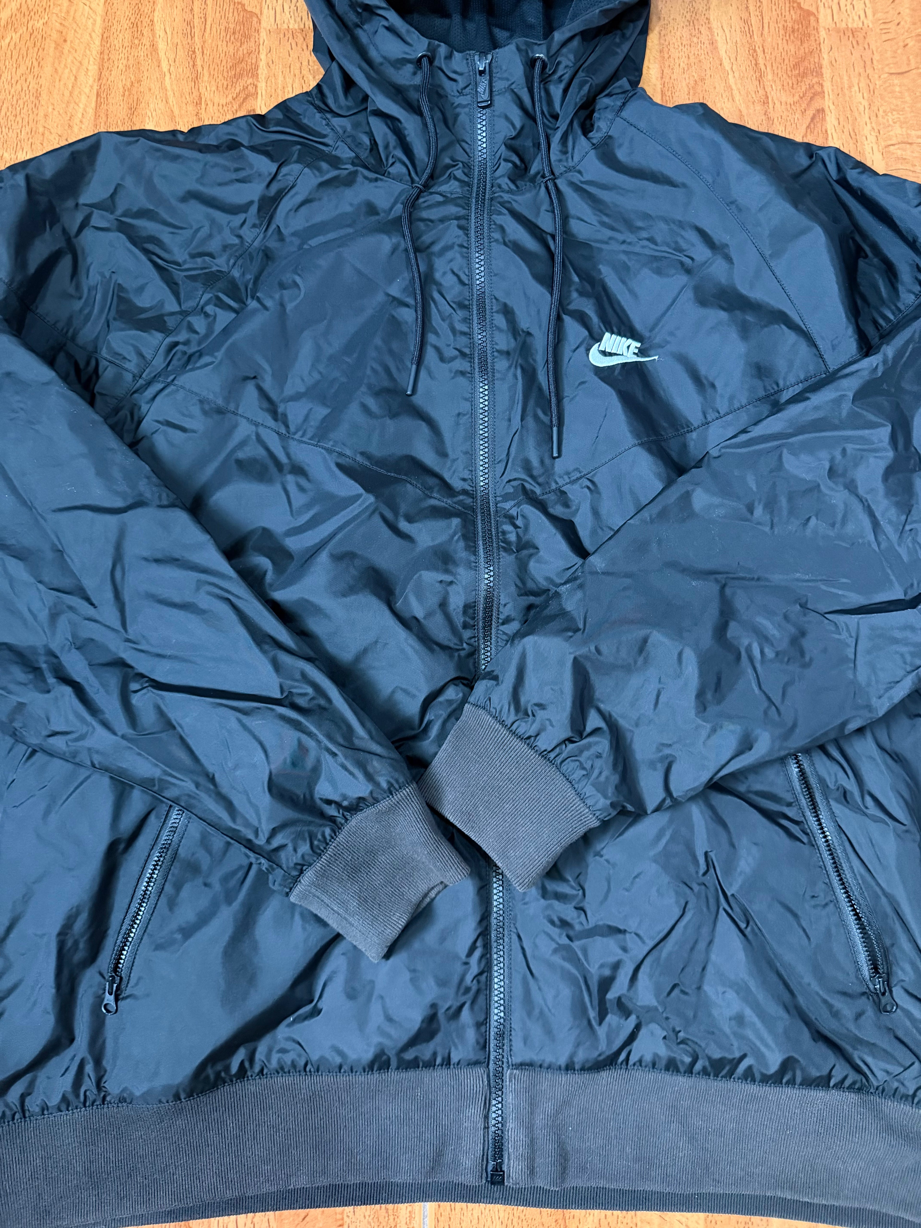 Piloto Rompeviento Nike Windrunner (S)